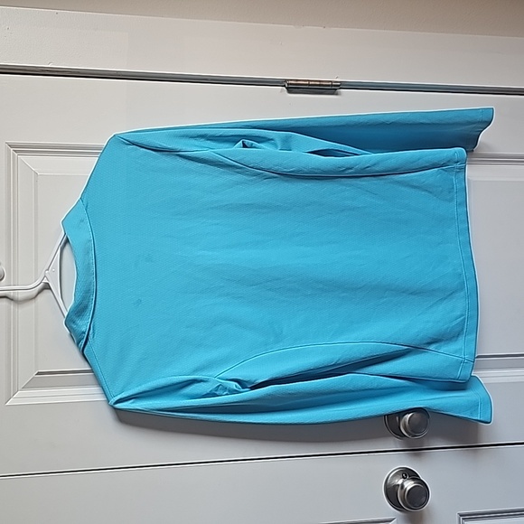 Lady Hagen Long Sleeve V-Neck Shirt in Women's Size Medium - Picture 4 of 5